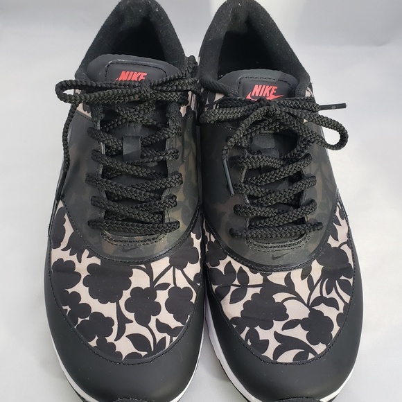 Nike x Liberty of London Air Max Thea sz 9 Nike x Liberty of London Air Max Thea sz 9